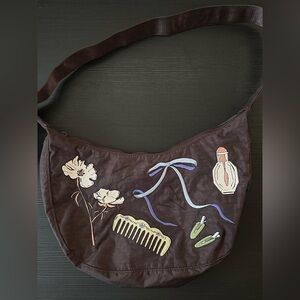 BAGGU embroidered medium nylon crescent